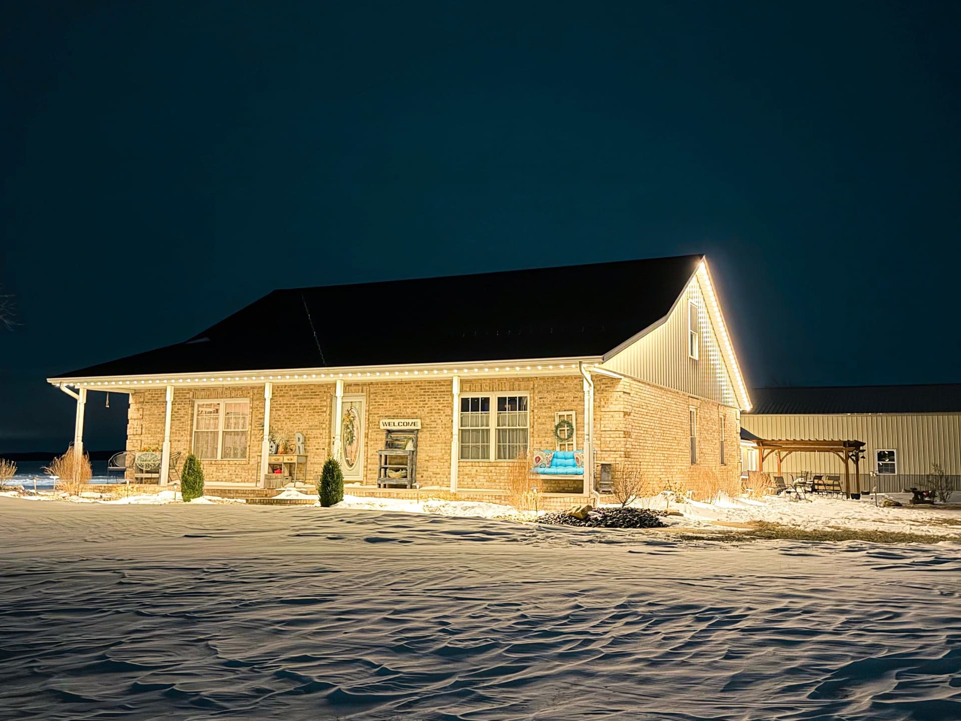 How Long Do Permanent Outdoor Lights Last in the Twin Cities? image